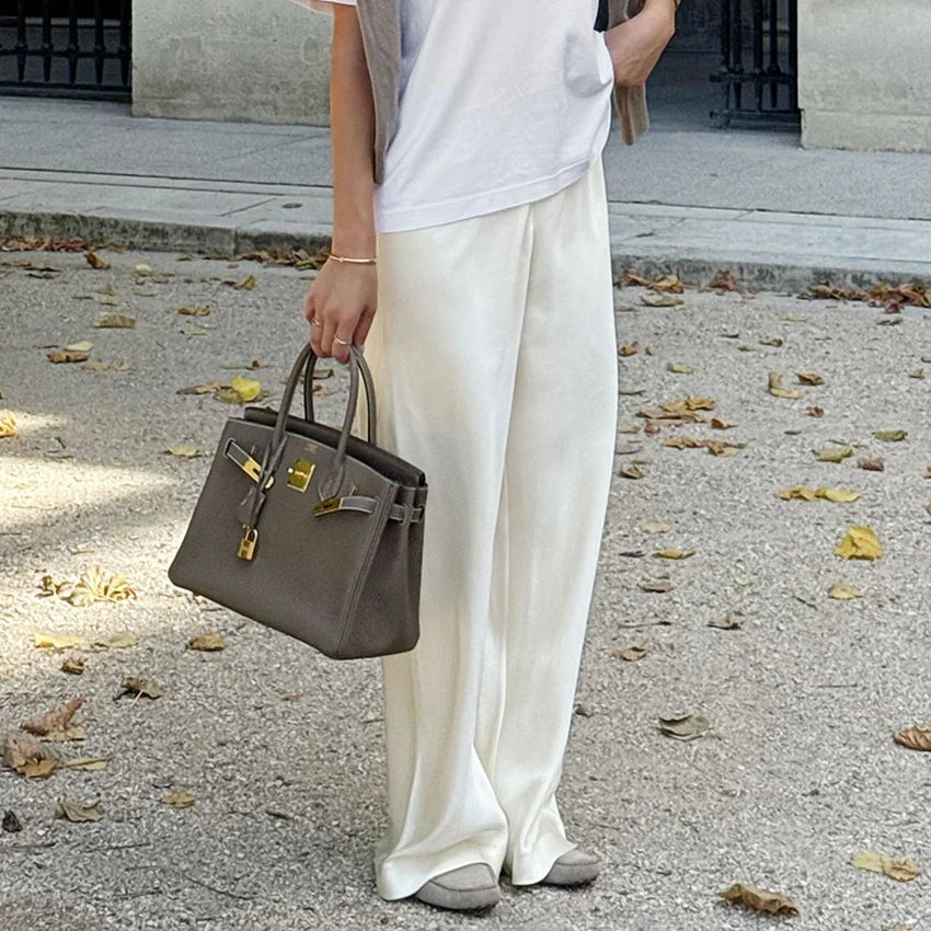 Pantalones elegantes de satén de corte ancho