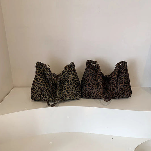 Bolso de hombro con estampado de leopardo