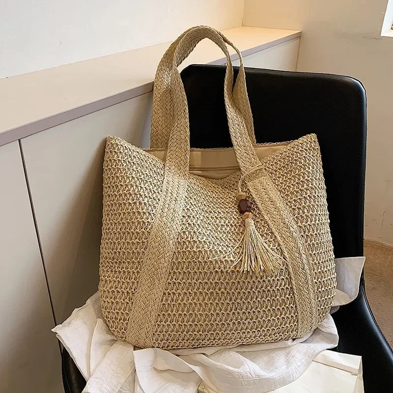 Elegante bolso tejido de paja