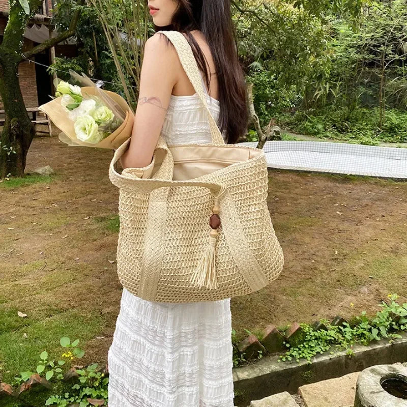 Elegante bolso tejido de paja