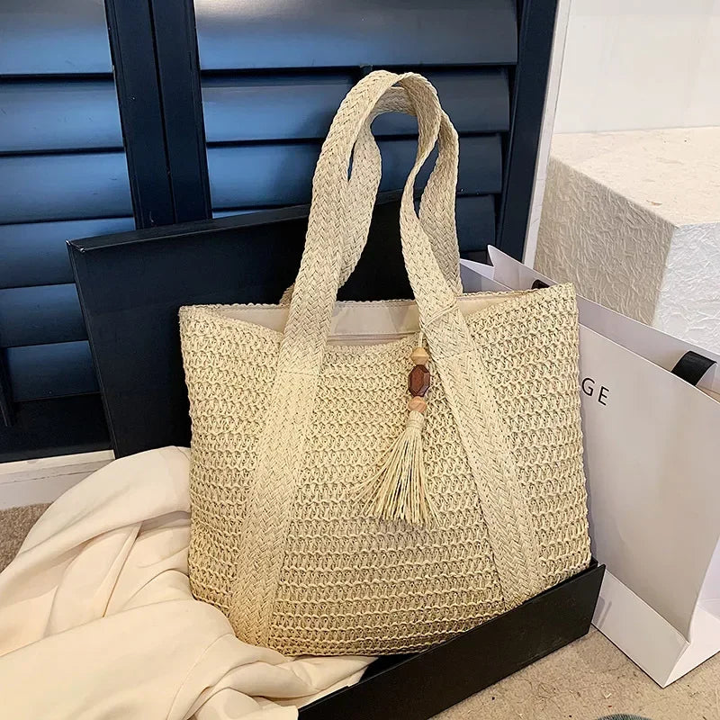 Elegante bolso tejido de paja
