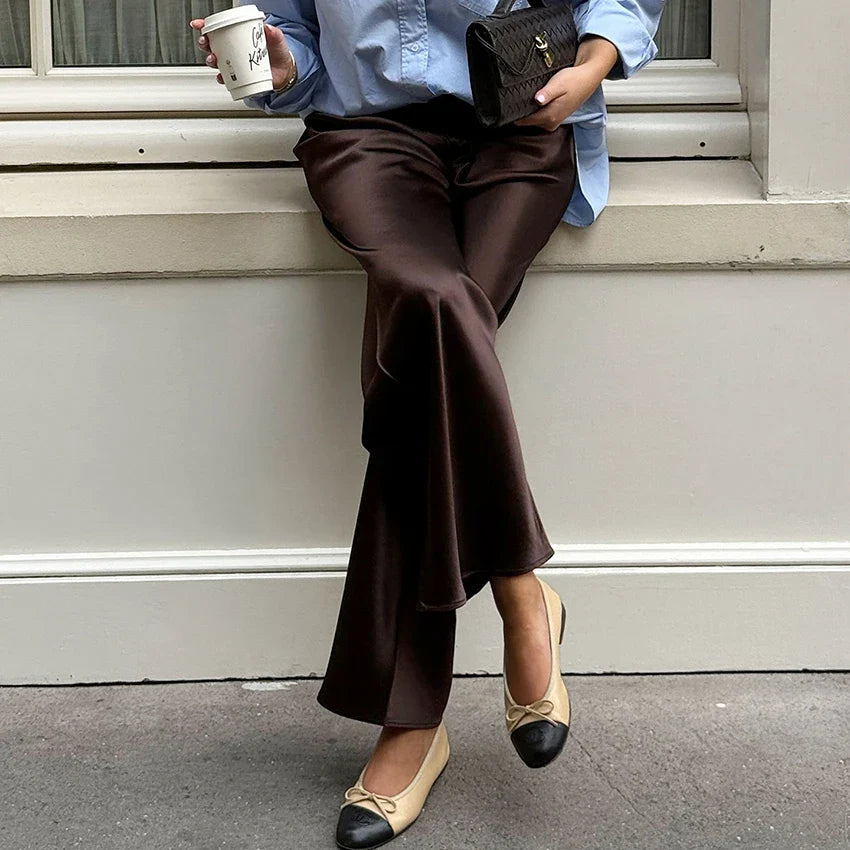 Pantalones elegantes de satén de corte ancho