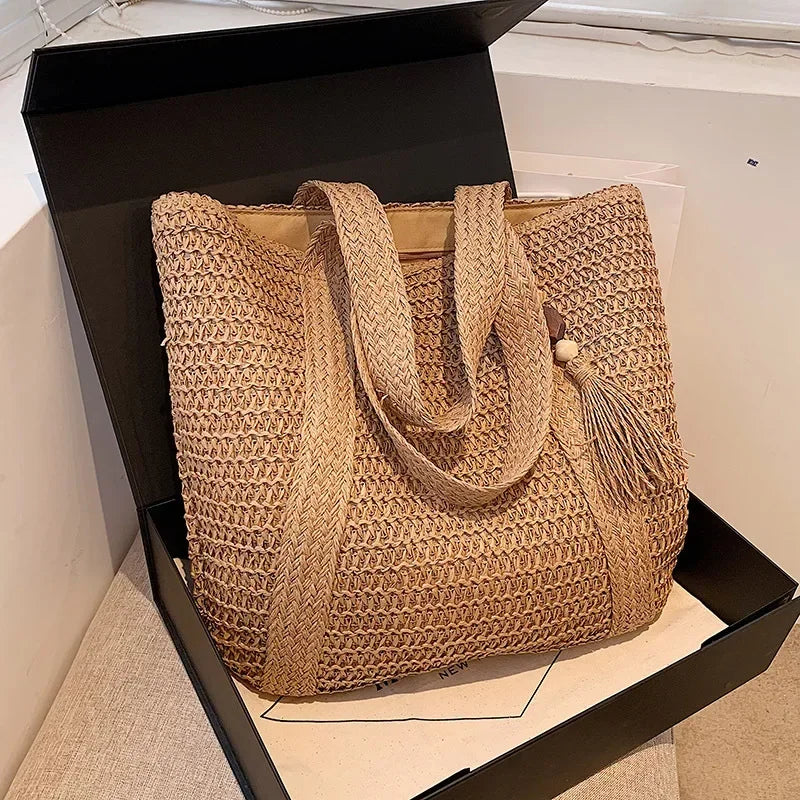 Elegante bolso tejido de paja
