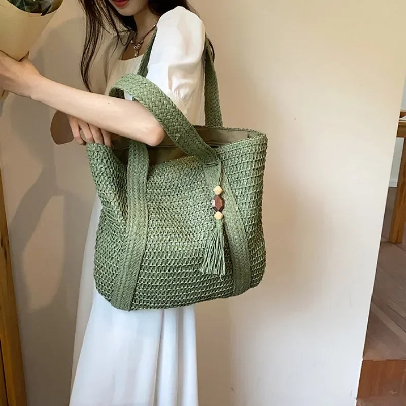 Elegante bolso tejido de paja